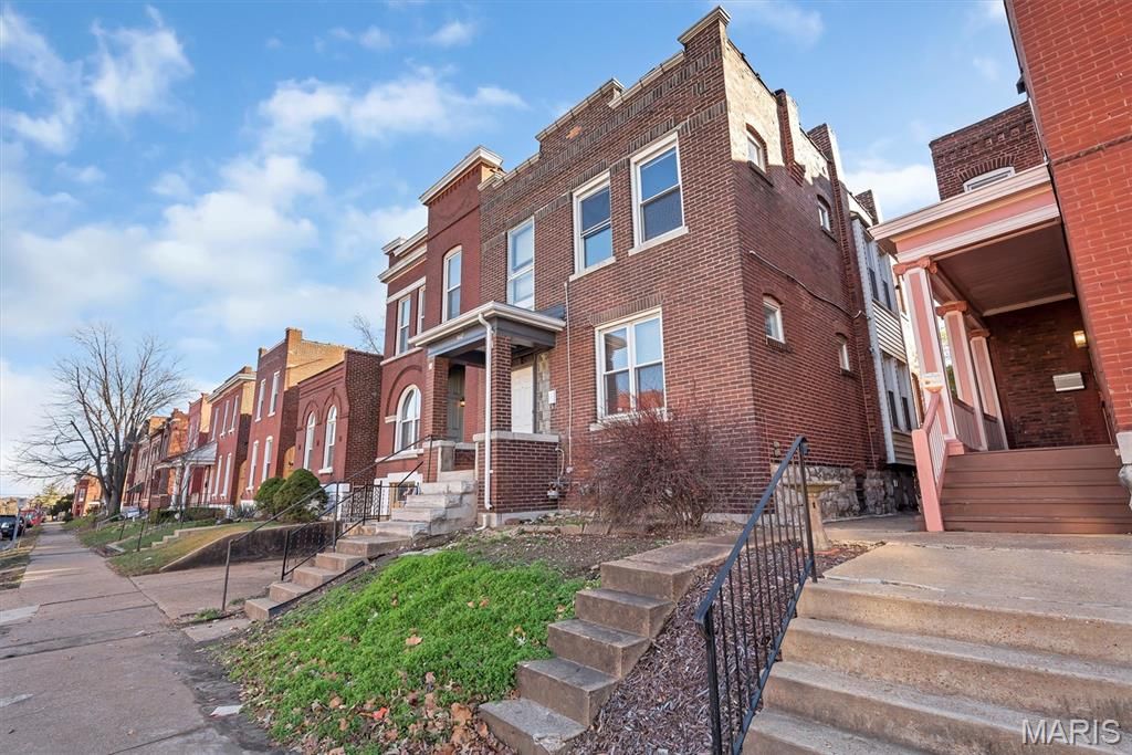 3442 Chippewa Street, St Louis, MO 63118