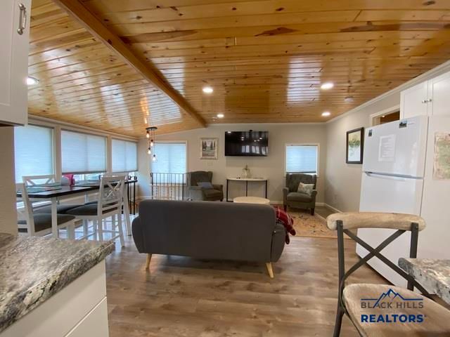 352 PINE MT AVE, Hill City, SD 57745