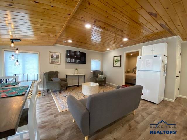 352 PINE MT AVE, Hill City, SD 57745