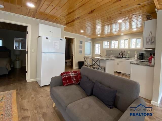 352 PINE MT AVE, Hill City, SD 57745