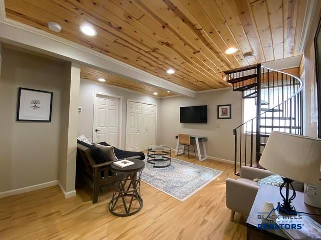 352 PINE MT AVE, Hill City, SD 57745
