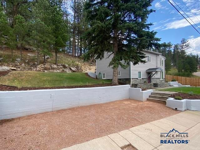 352 PINE MT AVE, Hill City, SD 57745