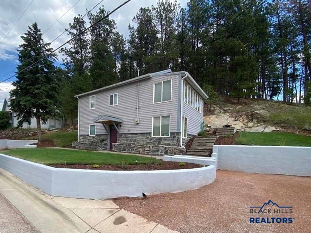 352 PINE MT AVE, Hill City, SD 57745