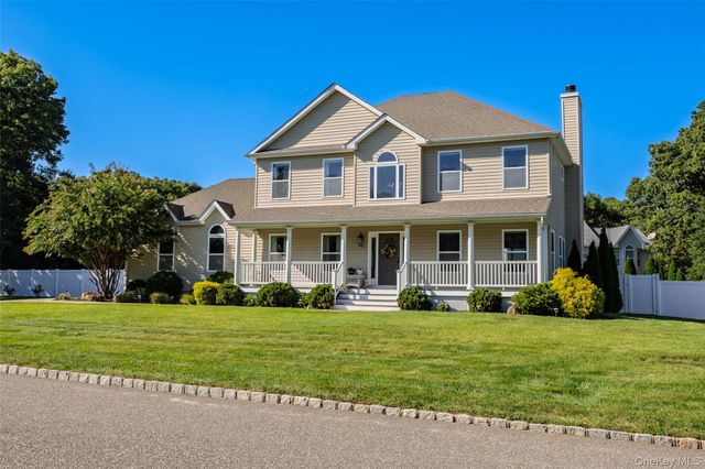 9 Valerie Court, Centereach, NY 11720