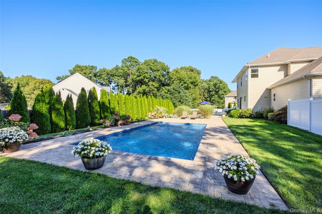 9 Valerie Court, Centereach, NY 11720
