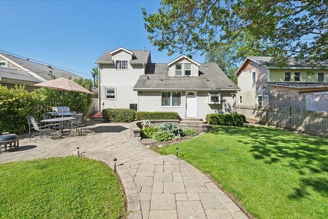 42515 N Forest Lane, Antioch, IL 60002