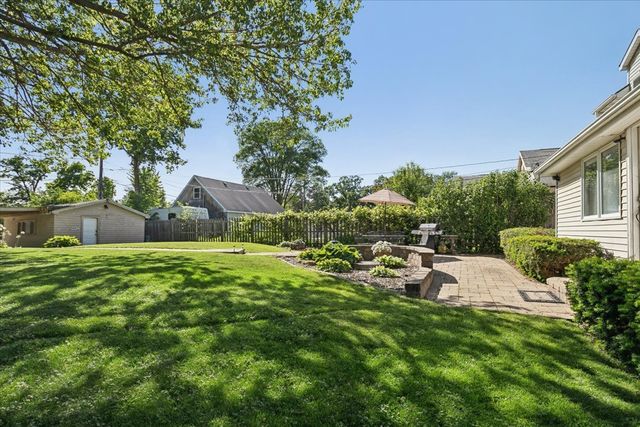 42515 N Forest Lane, Antioch, IL 60002
