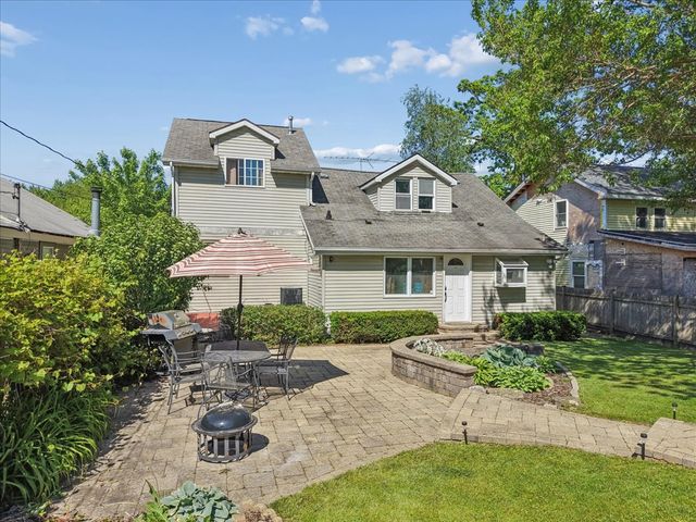 42515 N Forest Lane, Antioch, IL 60002