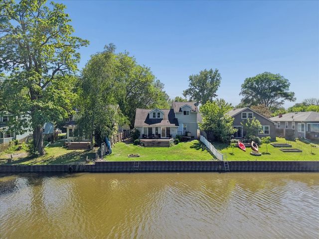 42515 N Forest Lane, Antioch, IL 60002