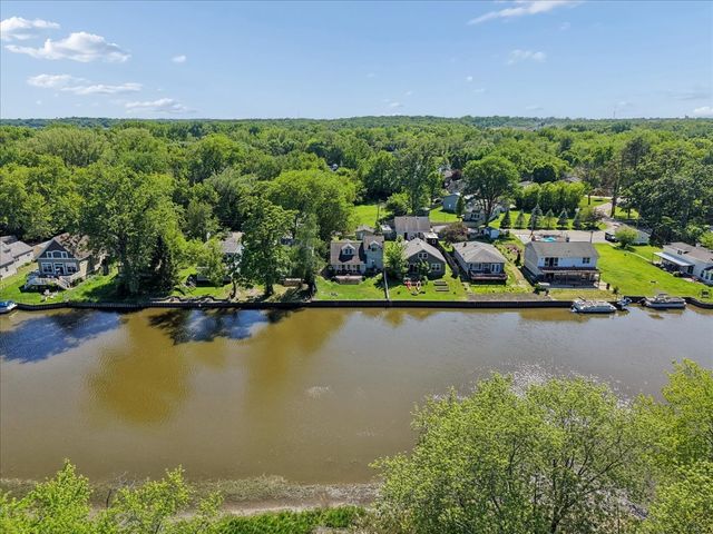 42515 N Forest Lane, Antioch, IL 60002