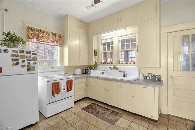 416 S Fayetteville Street, Liberty, NC 27298