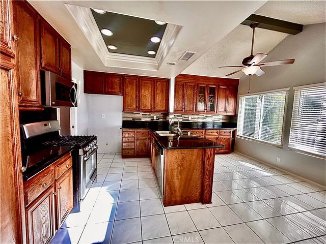 10 Bluff Point Circle, Phillips Ranch, CA 91766