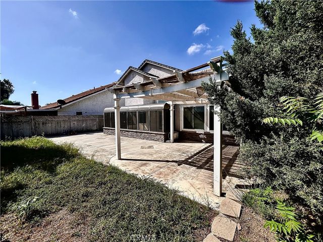 10 Bluff Point Circle, Phillips Ranch, CA 91766