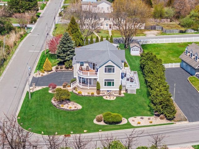 9 Sunset Lane, Patchogue, NY 11772