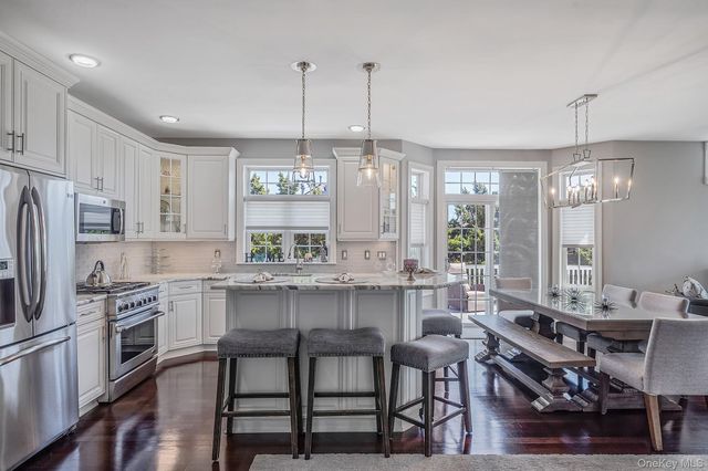 9 Sunset Lane, Patchogue, NY 11772