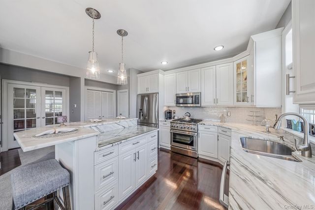 9 Sunset Lane, Patchogue, NY 11772