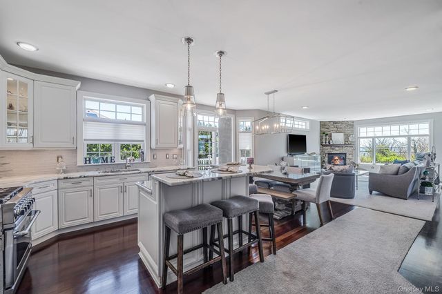 9 Sunset Lane, Patchogue, NY 11772