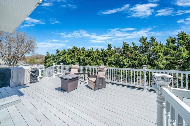 9 Sunset Lane, Patchogue, NY 11772
