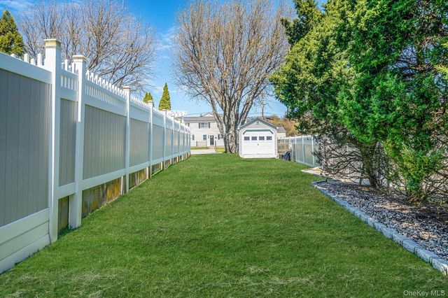 9 Sunset Lane, Patchogue, NY 11772