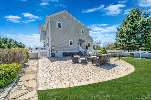 9 Sunset Lane, Patchogue, NY 11772