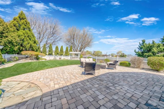 9 Sunset Lane, Patchogue, NY 11772