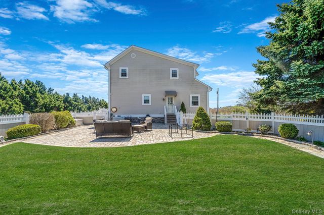 9 Sunset Lane, Patchogue, NY 11772
