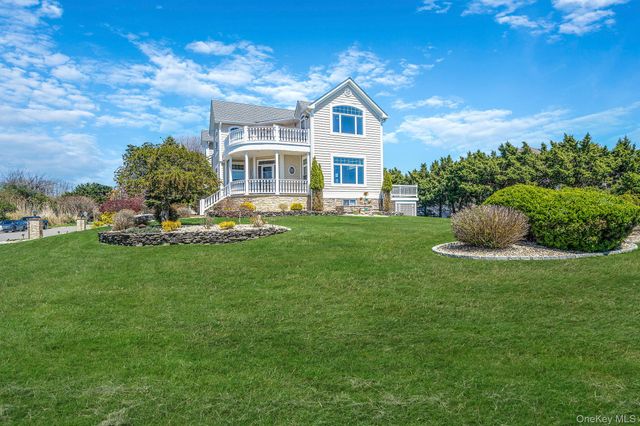 9 Sunset Lane, Patchogue, NY 11772