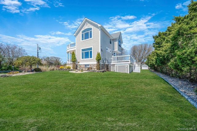 9 Sunset Lane, Patchogue, NY 11772