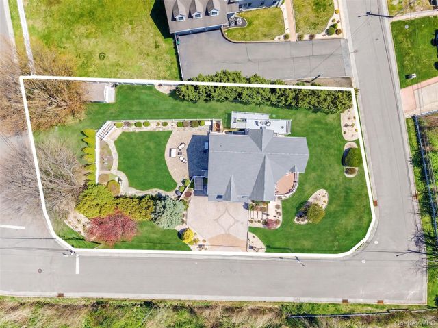 9 Sunset Lane, Patchogue, NY 11772