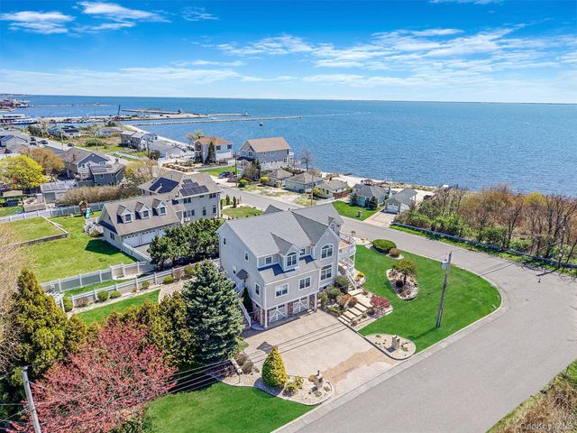 9 Sunset Lane, Patchogue, NY 11772