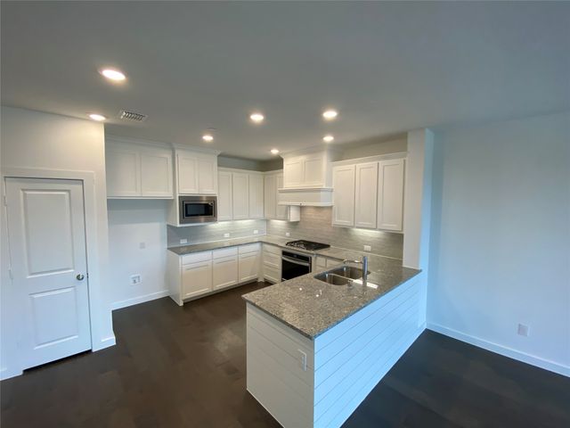 2721 Vista Park Lane, Lewisville, TX 75067