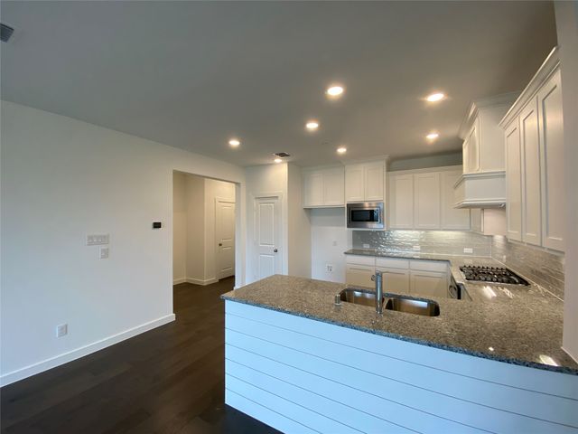 2721 Vista Park Lane, Lewisville, TX 75067