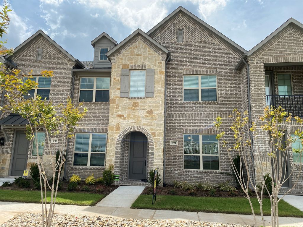 2721 Vista Park Lane, Lewisville, TX 75067