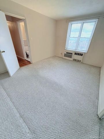210-15 23rd Avenue 4E, Bayside, NY 11360