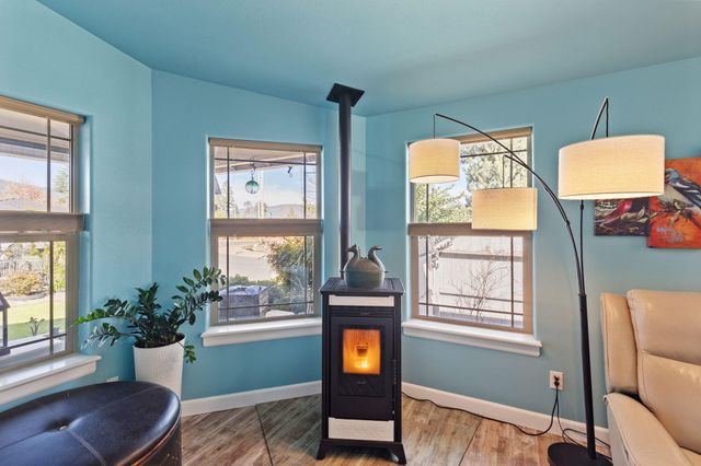 404 Lindilu Lane, Cave Junction, OR 97523