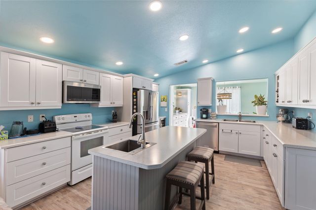 404 Lindilu Lane, Cave Junction, OR 97523