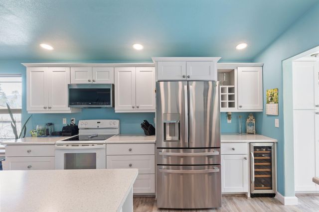 404 Lindilu Lane, Cave Junction, OR 97523