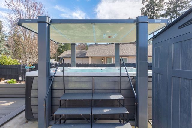 404 Lindilu Lane, Cave Junction, OR 97523