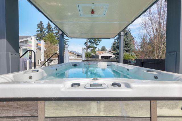 404 Lindilu Lane, Cave Junction, OR 97523