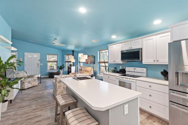 404 Lindilu Lane, Cave Junction, OR 97523