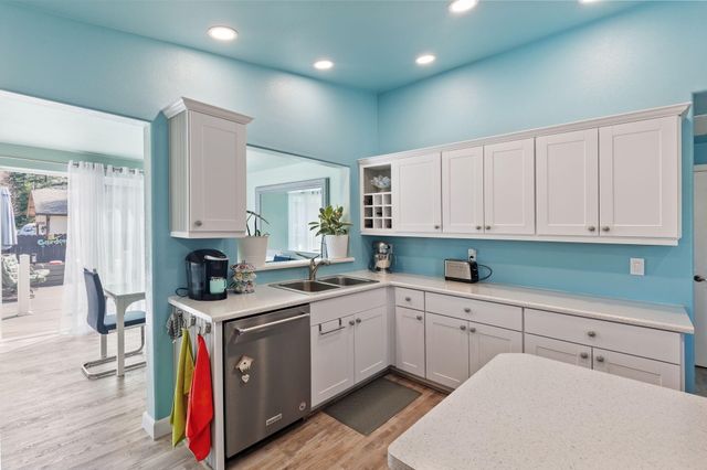 404 Lindilu Lane, Cave Junction, OR 97523