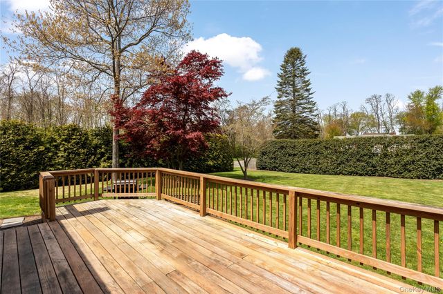 68 W Apollo Drive, Riverhead, NY 11901