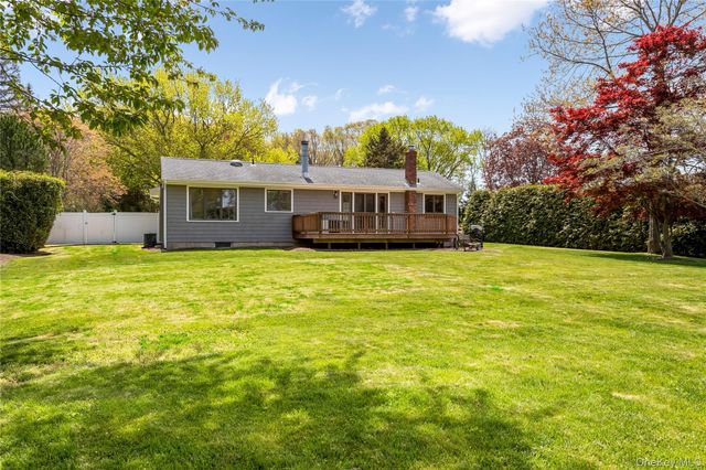 68 W Apollo Drive, Riverhead, NY 11901