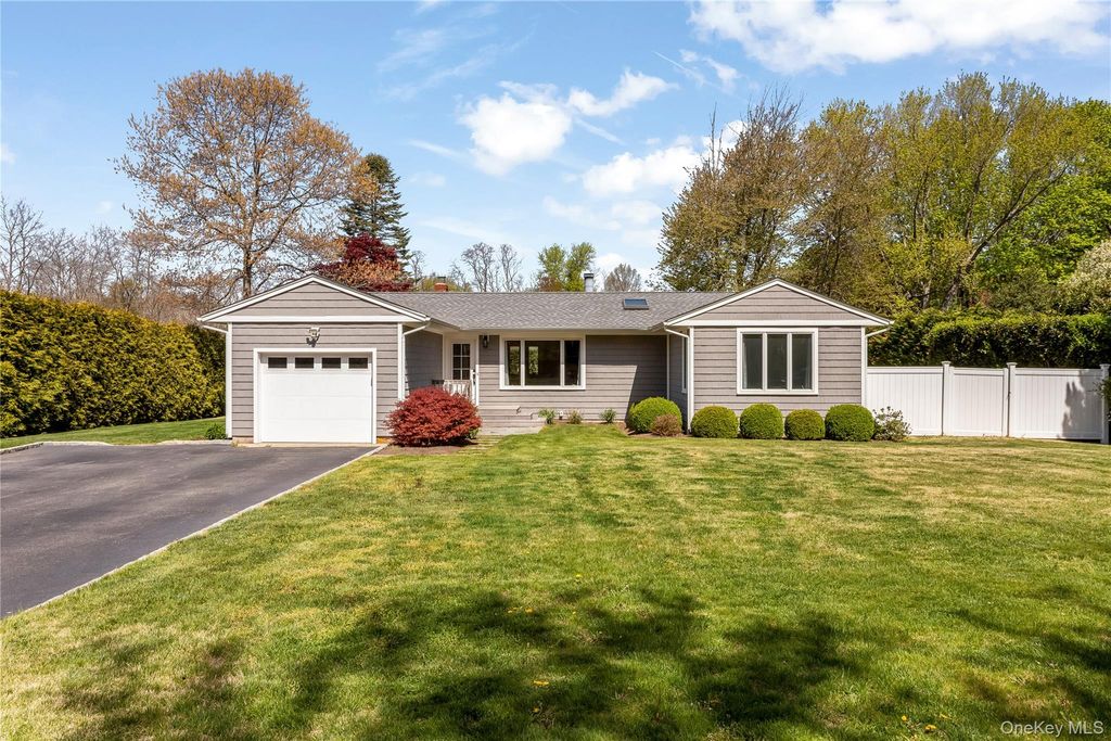 68 W Apollo Drive, Riverhead, NY 11901
