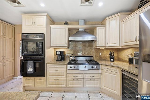 81 S 5th Street, Park Ridge, NJ 07656