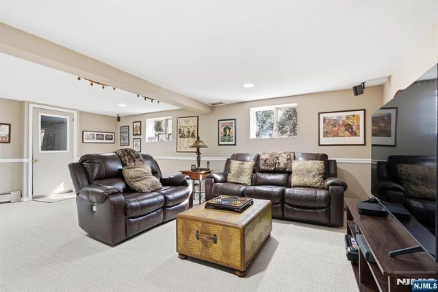 81 S 5th Street, Park Ridge, NJ 07656