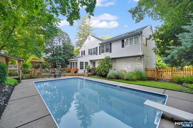 81 S 5th Street, Park Ridge, NJ 07656