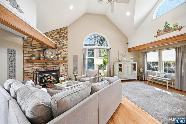 81 S 5th Street, Park Ridge, NJ 07656