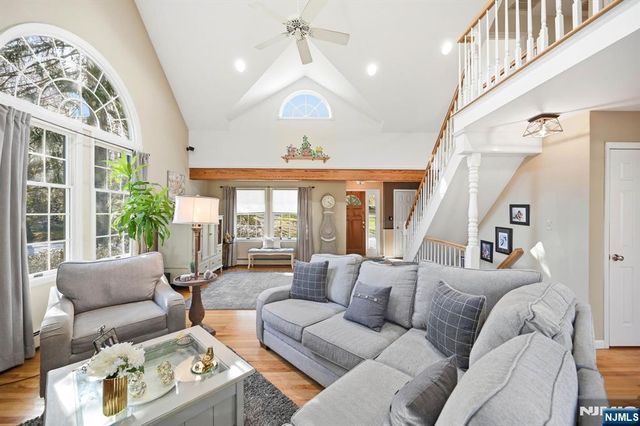 81 S 5th Street, Park Ridge, NJ 07656