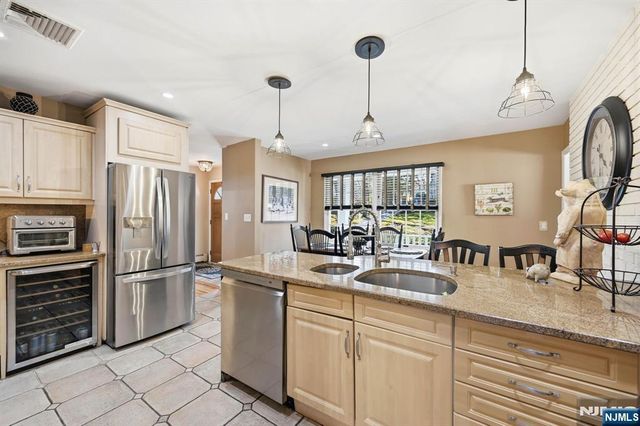 81 S 5th Street, Park Ridge, NJ 07656